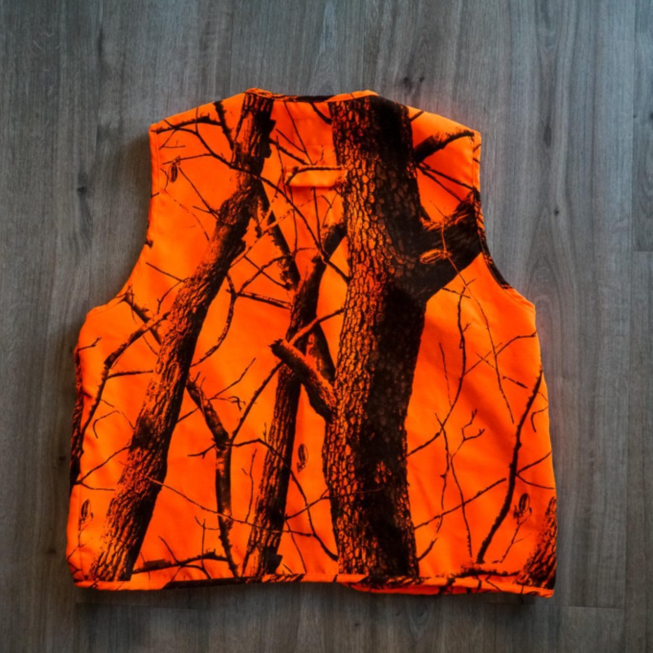 Vintage Tree camo #LLBean hunting vest in XL. Features two front pockets and a zippered closure 🪵 - Thumbnail 4