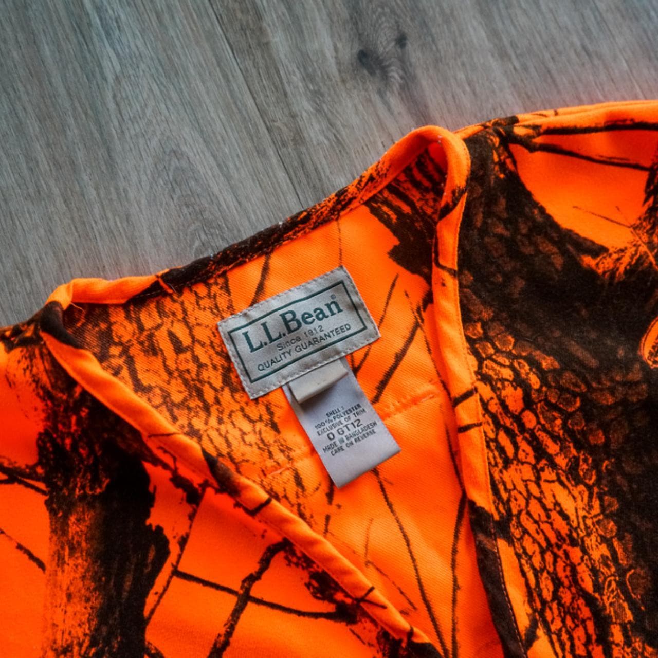 Vintage Tree camo #LLBean hunting vest in XL. Features two front pockets and a zippered closure 🪵 - Thumbnail 2