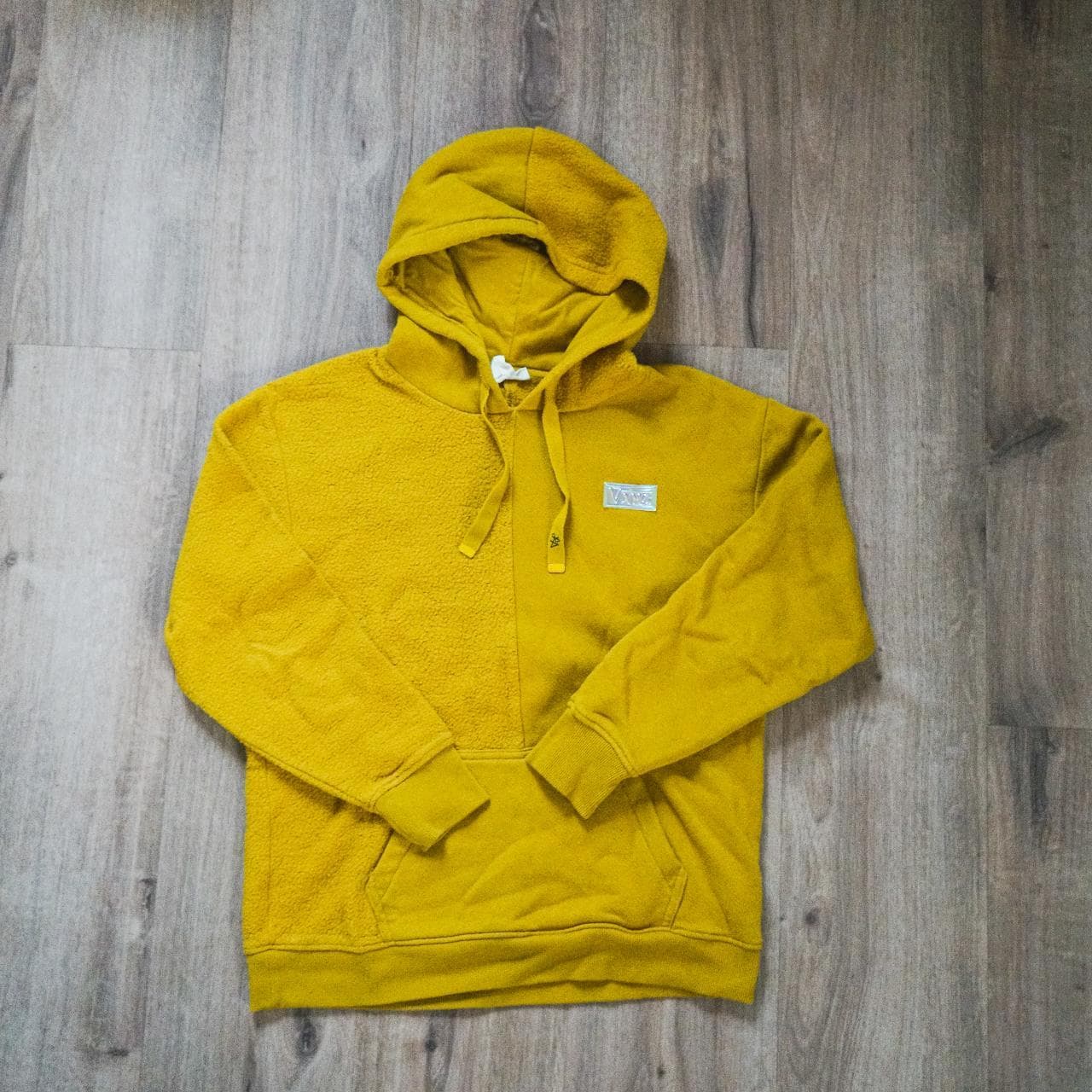 Reverse fleece #VANS hoodie in canary/mustard yellow. Features metal tipped drawstring, holographic Vans logo, and kangaroo pocket. Size adult small 🏂 - Thumbnail 4