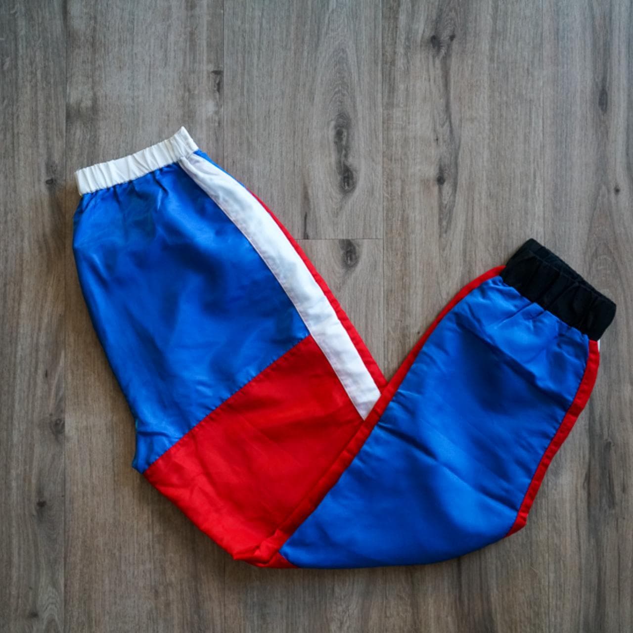 High-waisted women's sweatpants from Fashion Nova. Features zip front, elastic waist, and ankles. Women's size small 🏎 #colorblock - Thumbnail 3