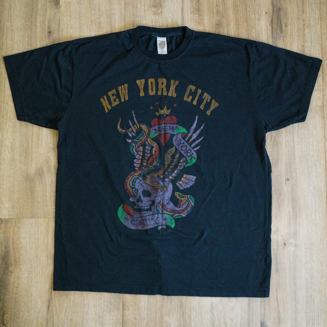 Vintage #EdHardy New York City tee in 3XL. Features graphics on front and back 🥊