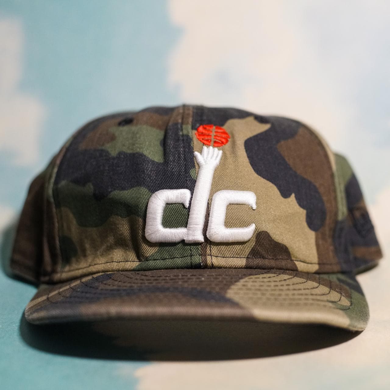 Vintage #NBA Washington #Wizards cap by #NewEra in camouflage. Features embroidered logo and adjustable snap-back closure. Please note this is a YOUTH-sized hat 🧢