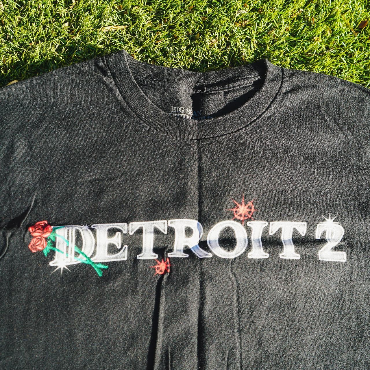 Big Sean "Detroit 2" album tee with airbrushed style graphics on the front and back. Size Adult Large 🌹