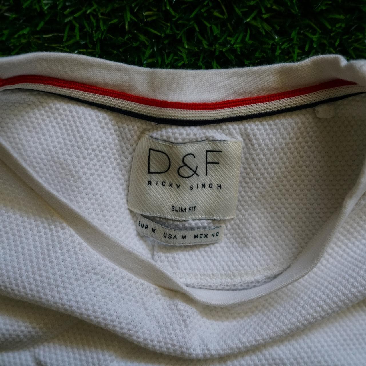 White D&F waffle knit tee with embroidered rose on front left. Size adult medium 🌹 - Thumbnail 3
