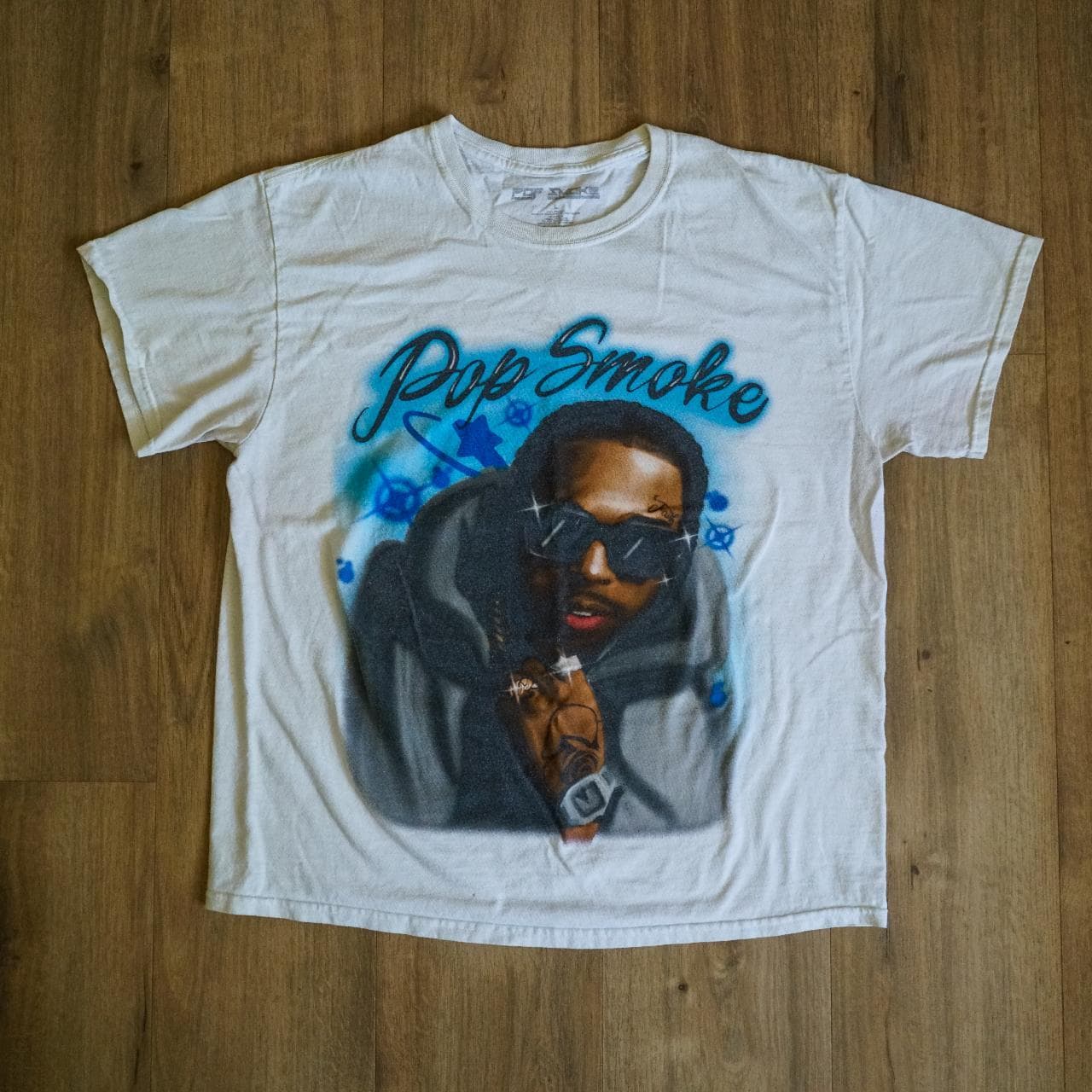 Spraypaint #PopSmoke merch tee with full-color graphic on the front. Size adult large 🎱