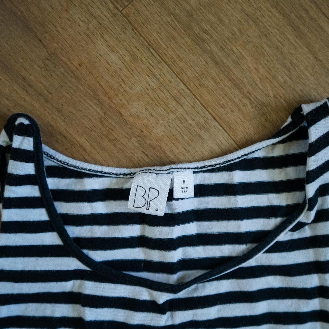 Black and white graphic crop top two-pack by #Forever21 and Nordstrom's #BP. Size adult medium. Both shirts feature allover graphics 🎱 - Thumbnail 2