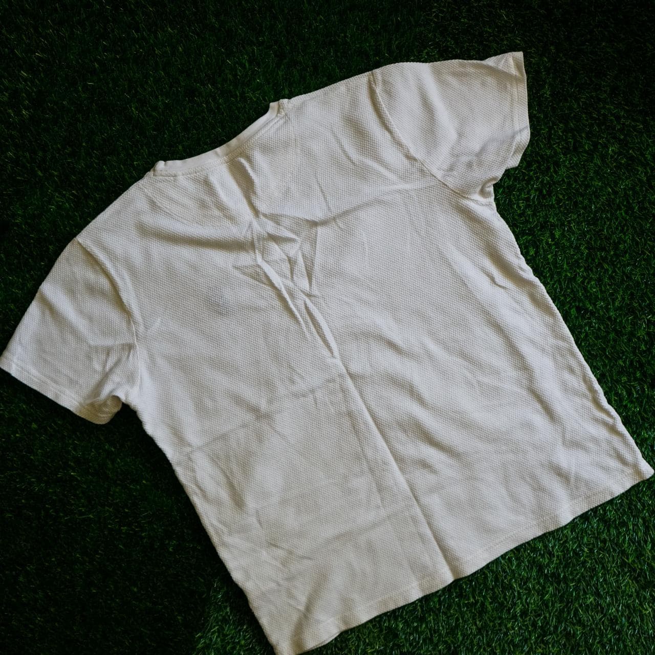 White D&F waffle knit tee with embroidered rose on front left. Size adult medium 🌹 - Thumbnail 4