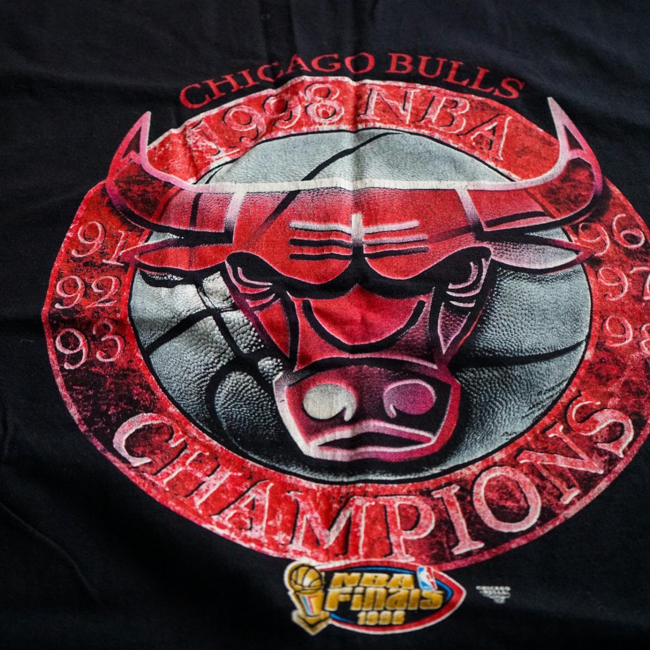 Vintage 1998 #Chicago #Bulls championship tee by #Starter. Features full-color graphics on front and back. Size adult XXL. #Jordan - Thumbnail 2