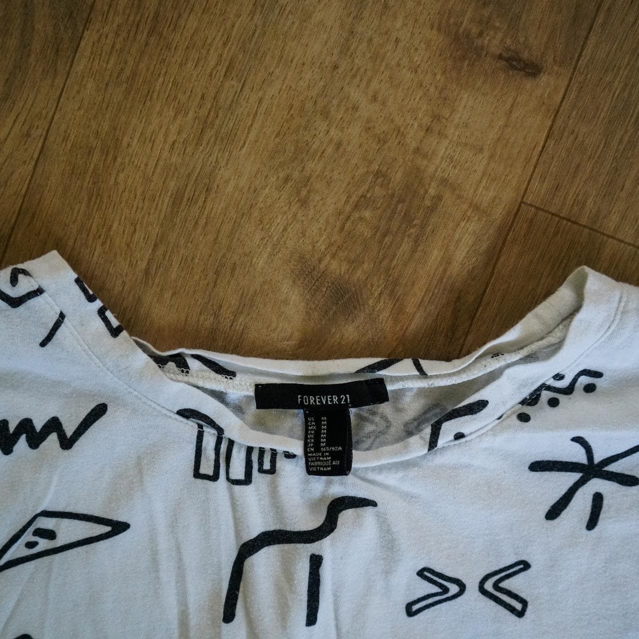Black and white graphic crop top two-pack by #Forever21 and Nordstrom's #BP. Size adult medium. Both shirts feature allover graphics 🎱 - Thumbnail 4
