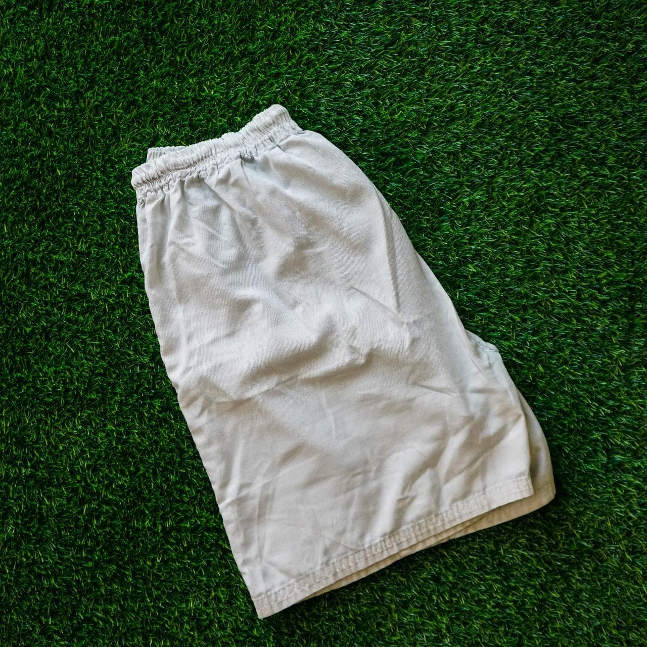Vintage custom #Champion logo shorts in grey. Features stitched logo on front, pockets, elastic waist and drawstring. Adult size L/XL 👟 - Thumbnail 4