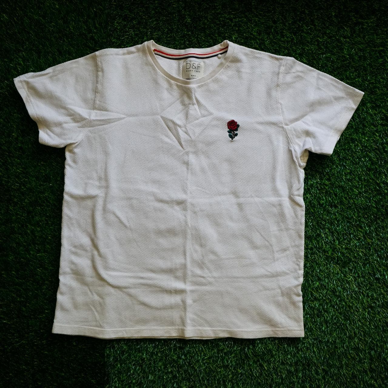 White D&F waffle knit tee with embroidered rose on front left. Size adult medium 🌹