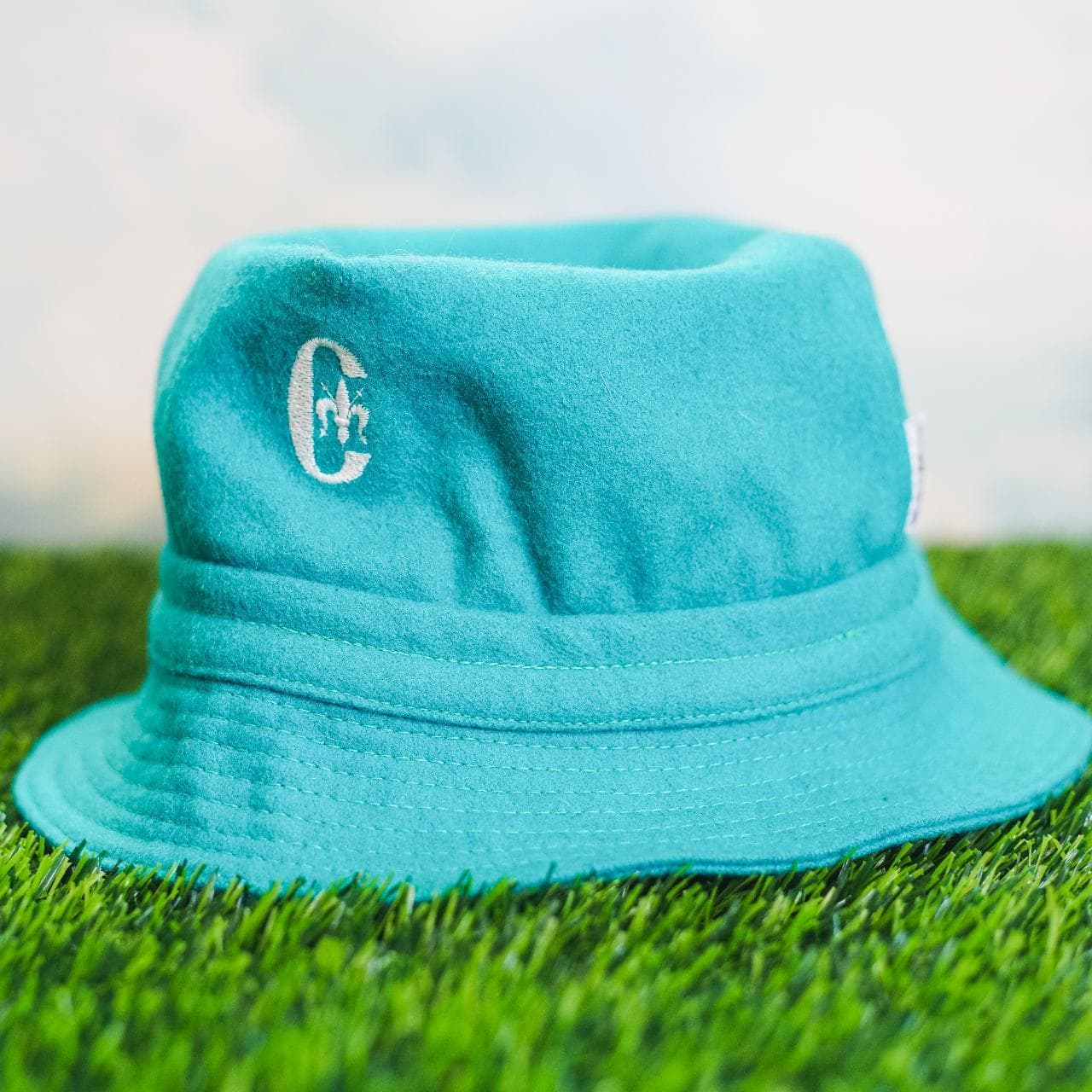 Vintage turquoise wool bucket hat by Conte of Florence. Features ear flaps that can fold down to cover your ears. See image threee. Hat is in impeccable condition. O/S 🧢