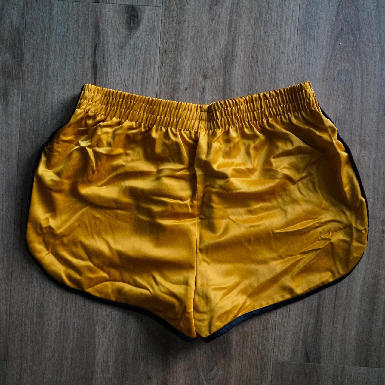 Women's silky short shorts in mustard and navy. Size women's medium 🩳 - Thumbnail 3