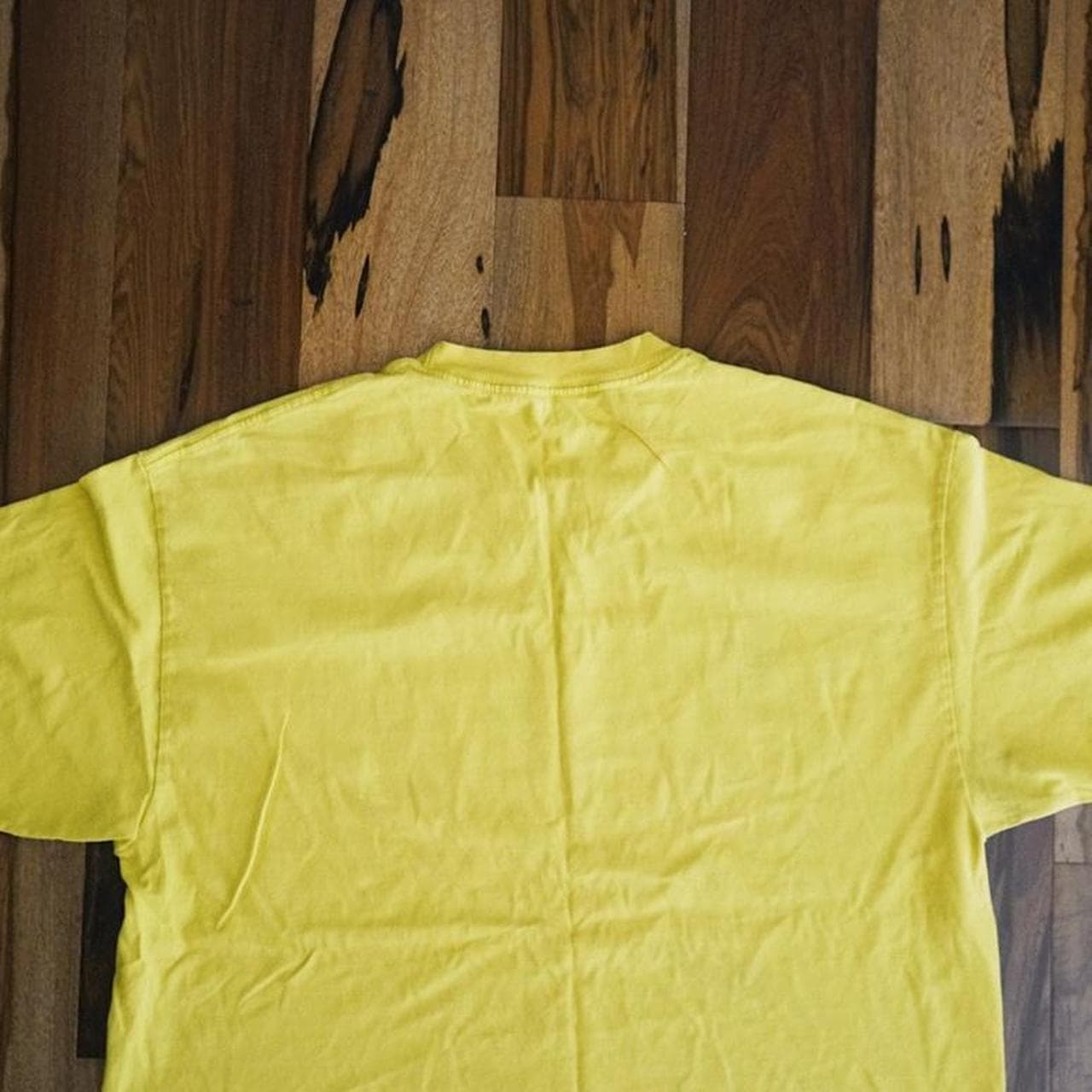 San Francisco #vintage tee in bright yellow 🌁 Graphic on front with natural distressing. Size XL. - Thumbnail 3