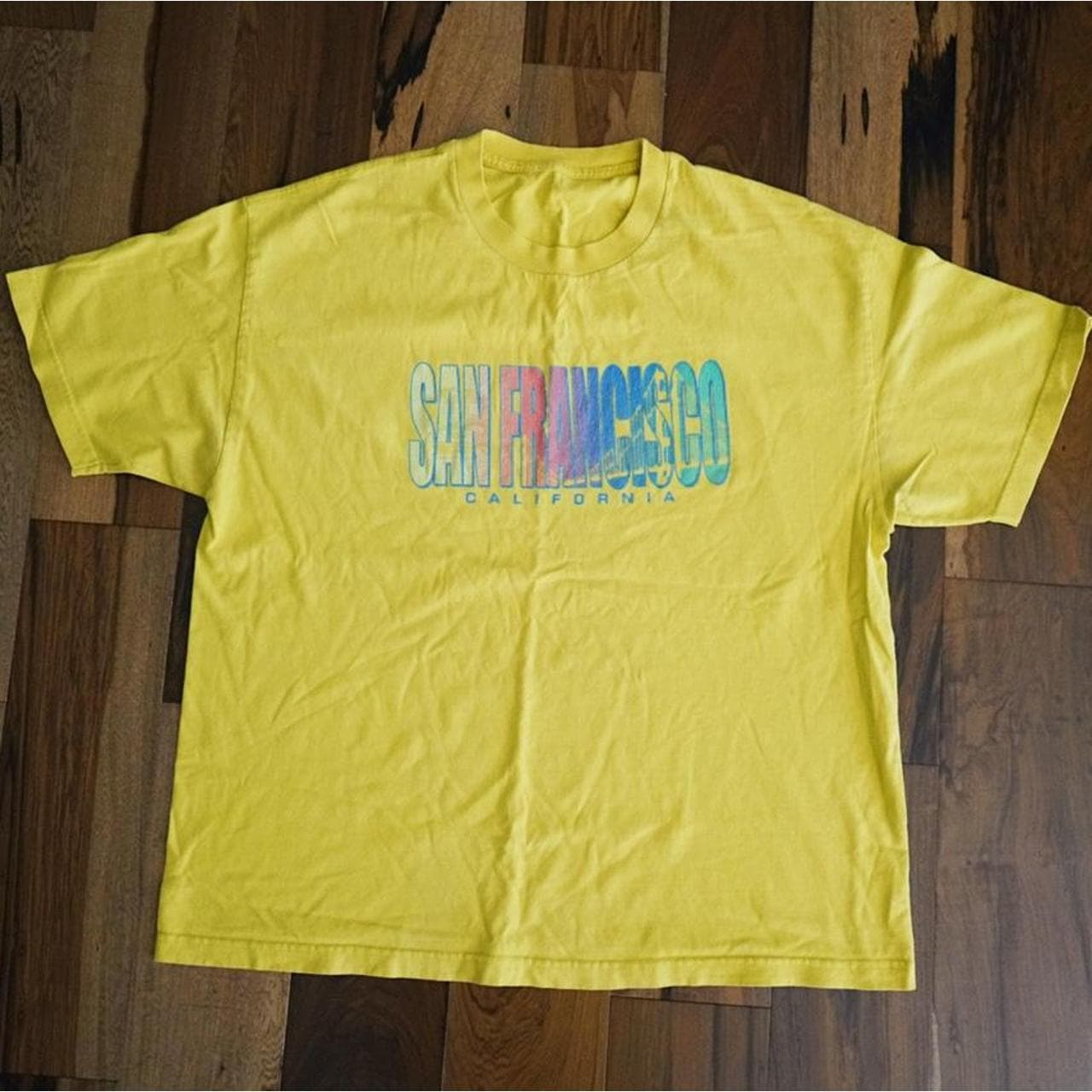 San Francisco #vintage tee in bright yellow 🌁 Graphic on front with natural distressing. Size XL.