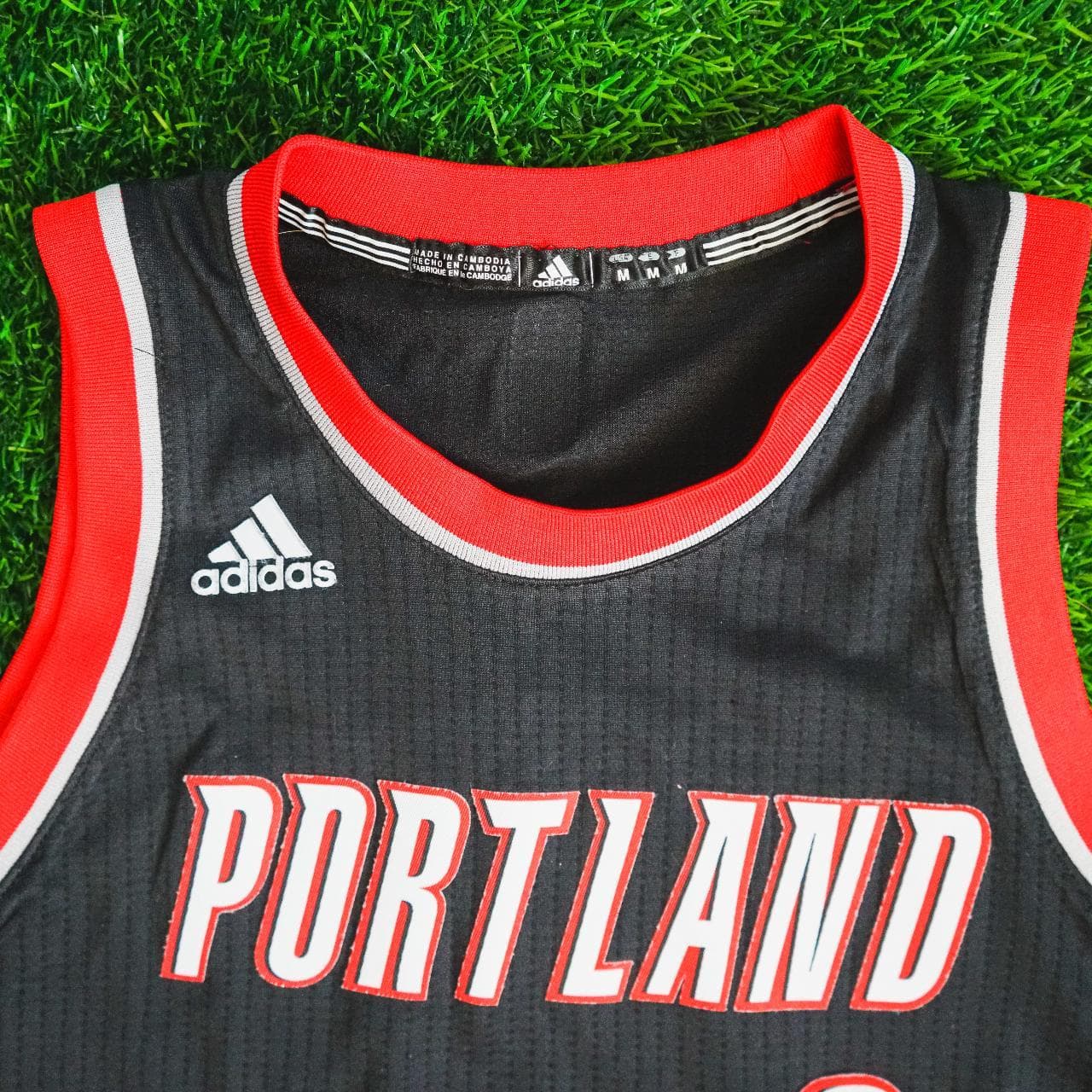 Damian Lillard #PortlandTrailblazers jersey in kid's size medium. Fits like a women's XS. Features swingman stripes, and logos on front. Name, number, and logo on back. Some light distressing on back number. #NBA jersey by #Adidas 🏀 - Thumbnail 3
