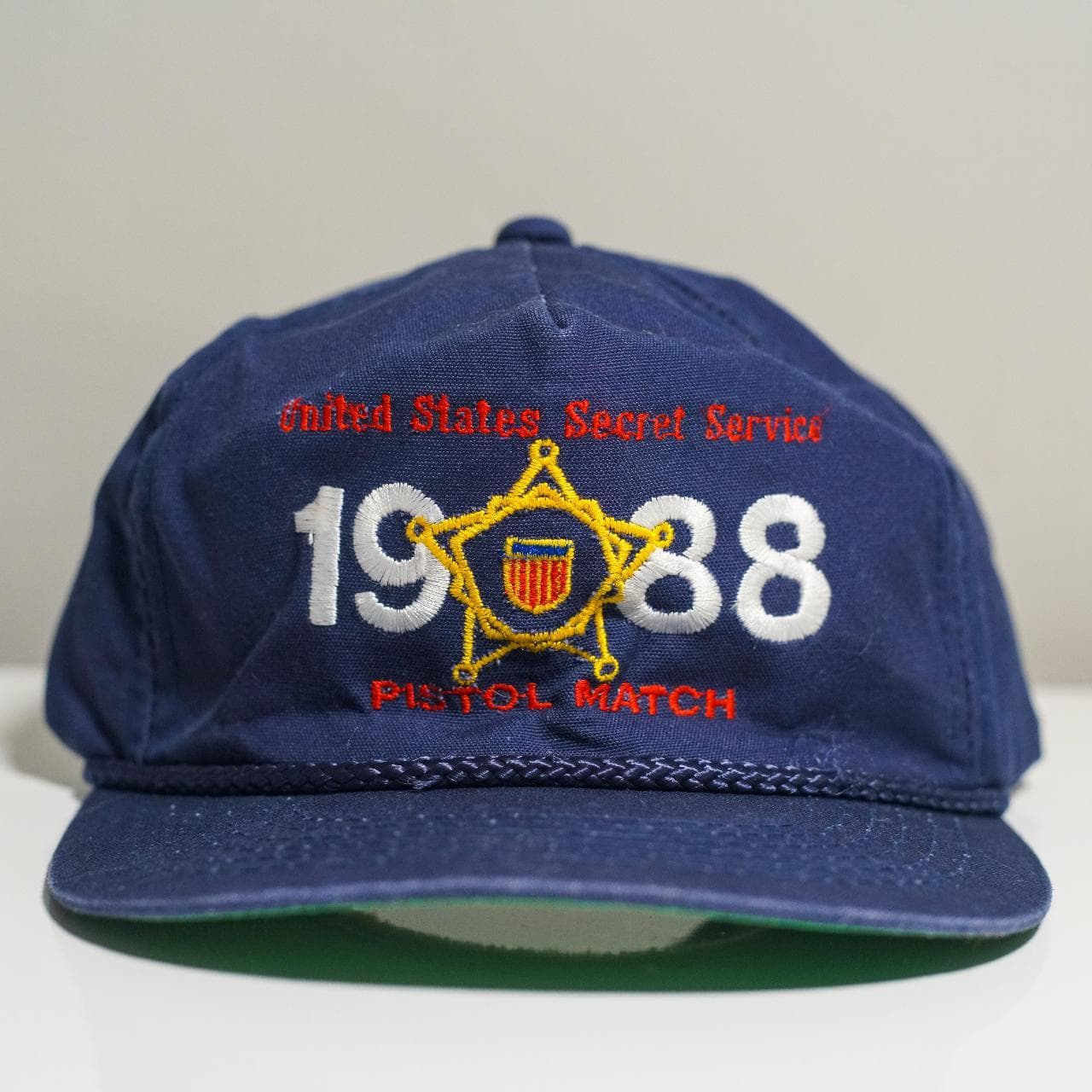 Vintage US Secret Service hat from 1988. Super rare hat features a green under brim and OG slide closure. 30+ year old item. Shows sign of age. One size fits all 🔫
