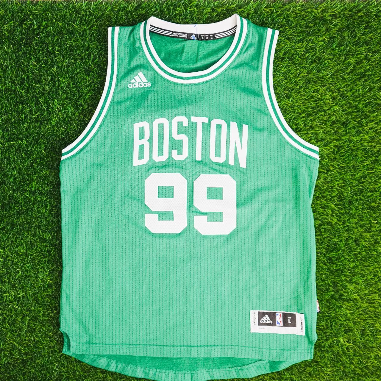 #NBA Jae Crowder #BostonCeltics mesh jersey in green and white. Features logos, name, and number on front and back. Made by #Adidas Size kid's large ☘️ Fits like a women's medium/men's small.