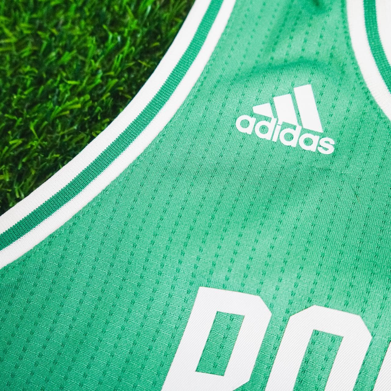 #NBA Jae Crowder #BostonCeltics mesh jersey in green and white. Features logos, name, and number on front and back. Made by #Adidas Size kid's large ☘️ Fits like a women's medium/men's small. - Thumbnail 3