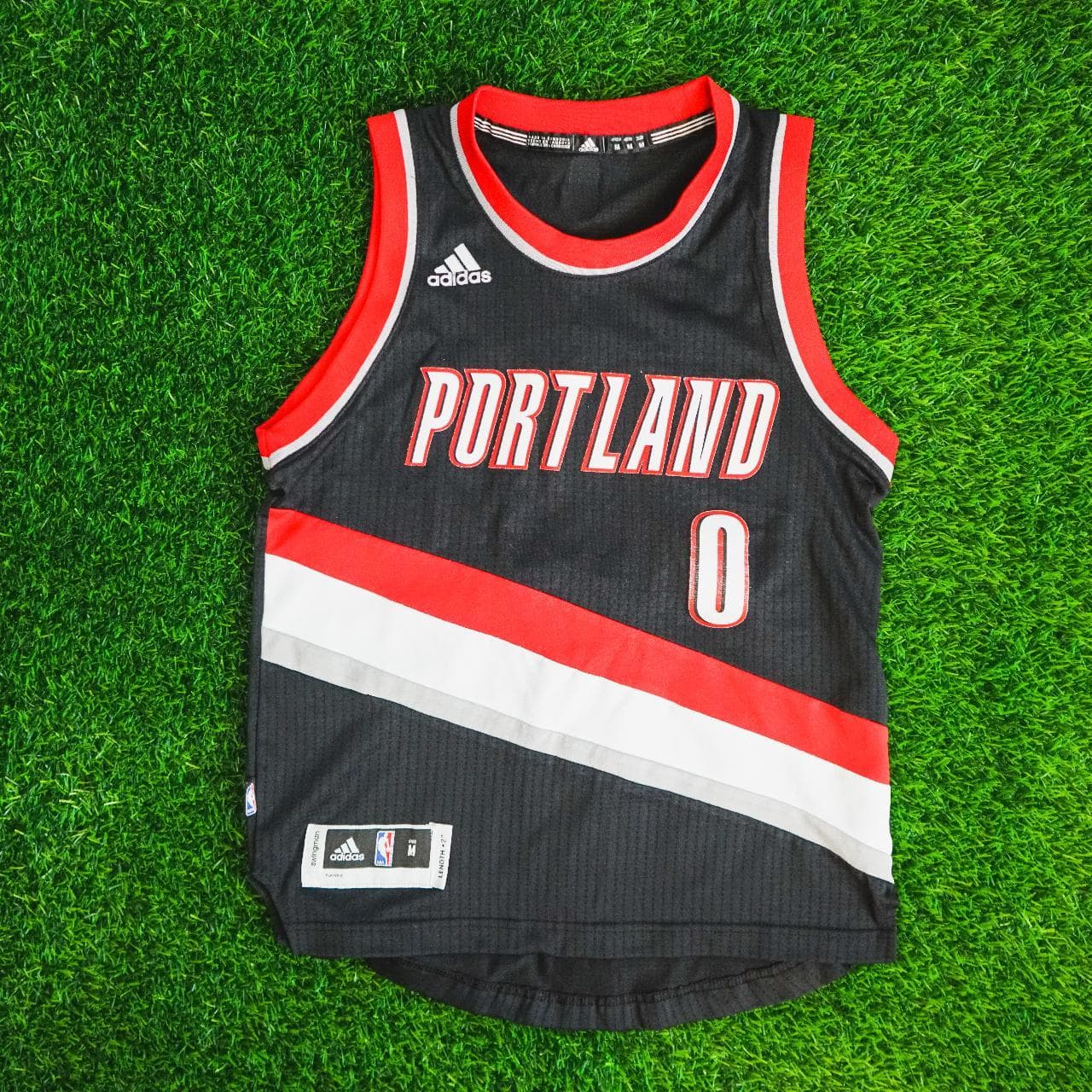 Damian Lillard #PortlandTrailblazers jersey in kid's size medium. Fits like a women's XS. Features swingman stripes, and logos on front. Name, number, and logo on back. Some light distressing on back number. #NBA jersey by #Adidas 🏀