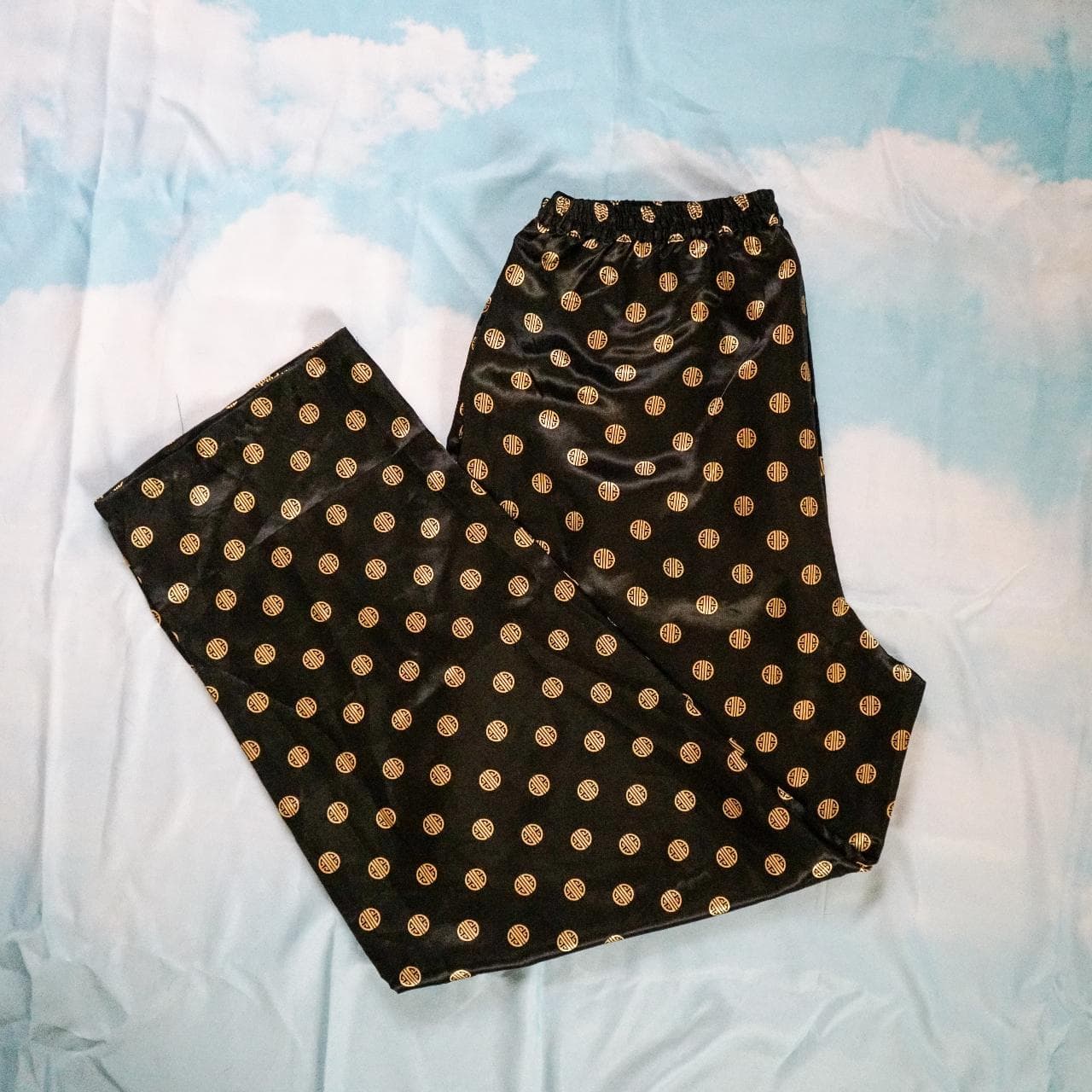 Robert Louis silk pajama pants in black and gold. Size XL 🌙
