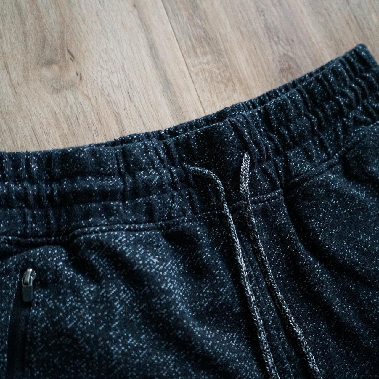 Heathered black shorts by #BKLYN. Shorts feature a drawstring, zippered pockets on front, and one back pocket 🪀 Size adult small. - Thumbnail 3