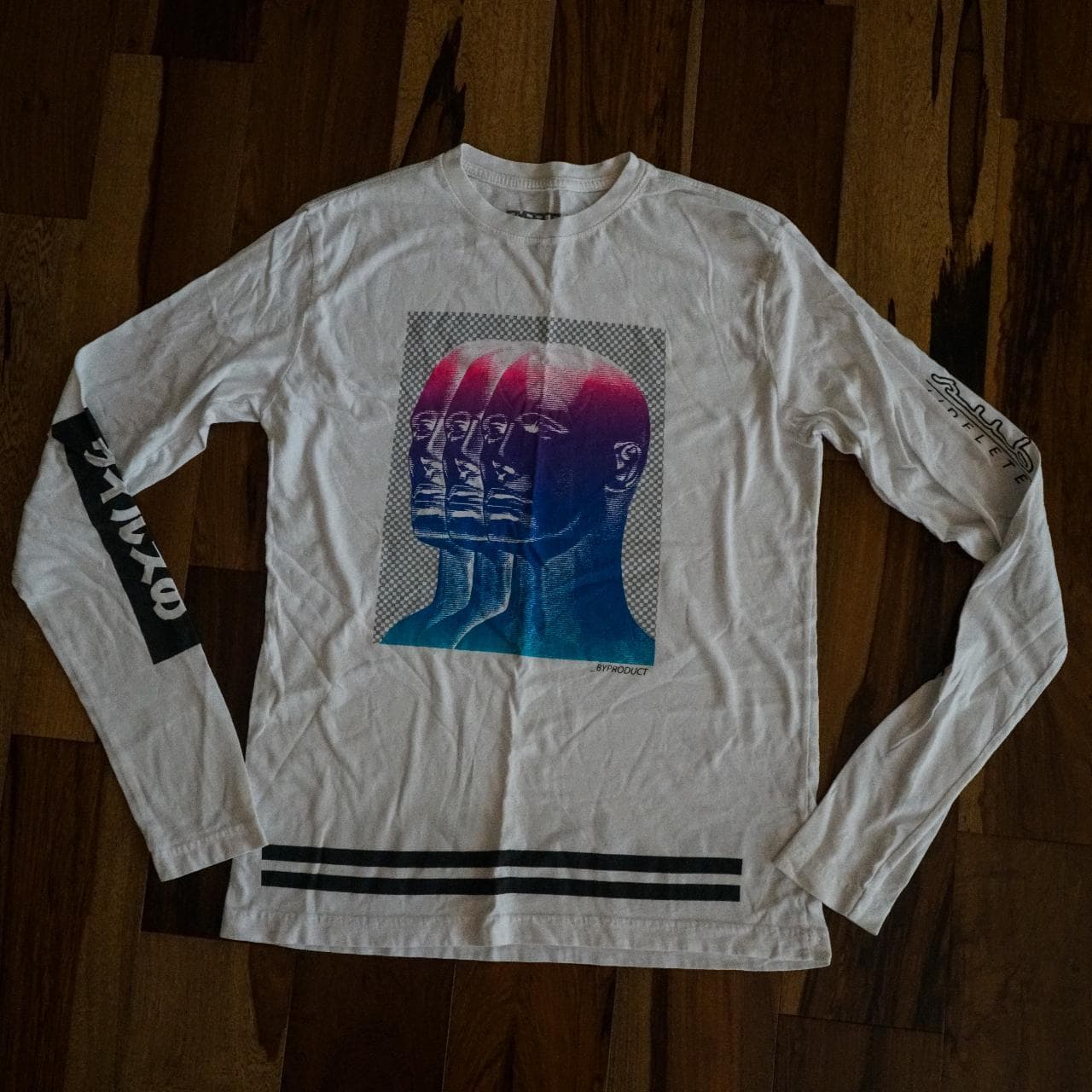 Sublime #futuristic long-sleeve tee in Medium. Features graphics on the front, back, and sleeves 🖥