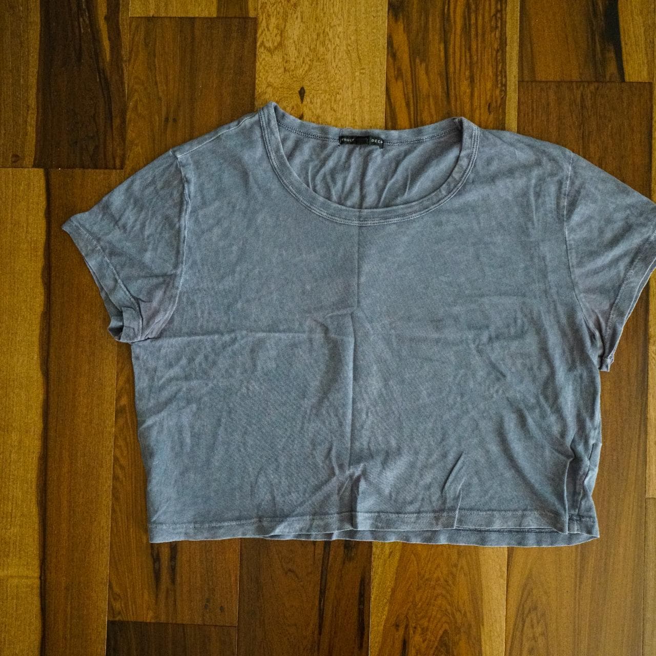 Stone-washed crop top 2-pack 🐰 Both shirts are women's size medium. - Thumbnail 4