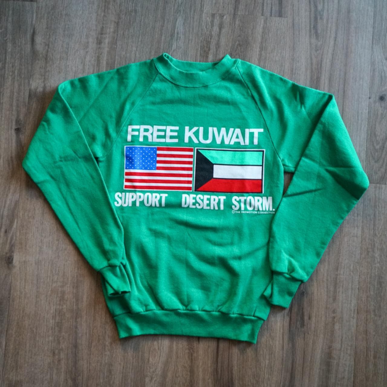 Operation Desert Storm, vintage military crewneck in kelly green. The sweatshirt features full-color graphics on the front. Size adult small 🎙