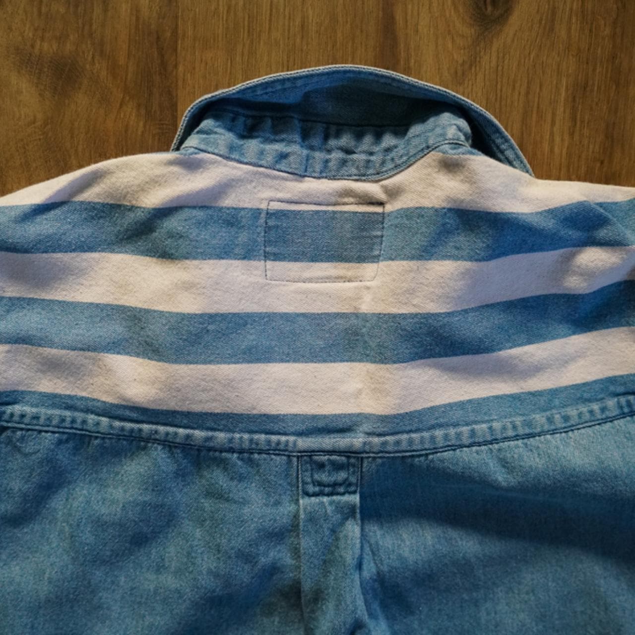 Sleeveless vintage #denim shirt by No Barriers. Women's size large, vintage oversized fit. - Thumbnail 4