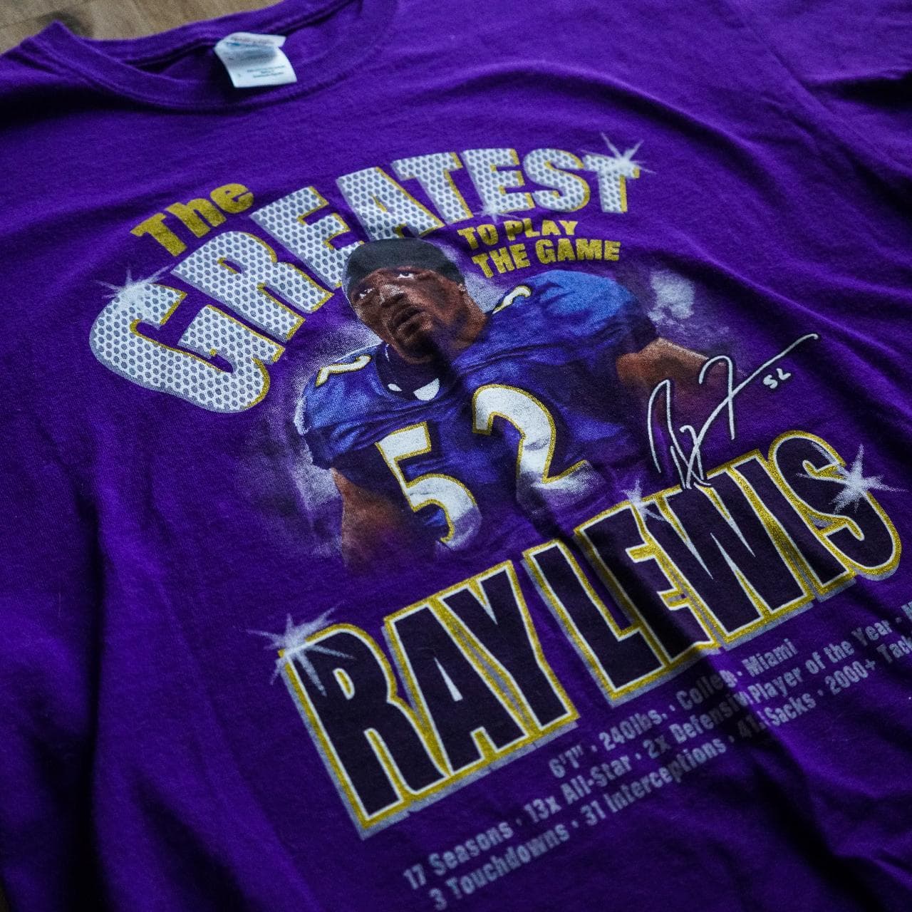 Ray Lewis #Baltimore Ravens #NFL tee in purple and gold 🏈 Features full-color graphic on front. Size adult Large. - Thumbnail 2