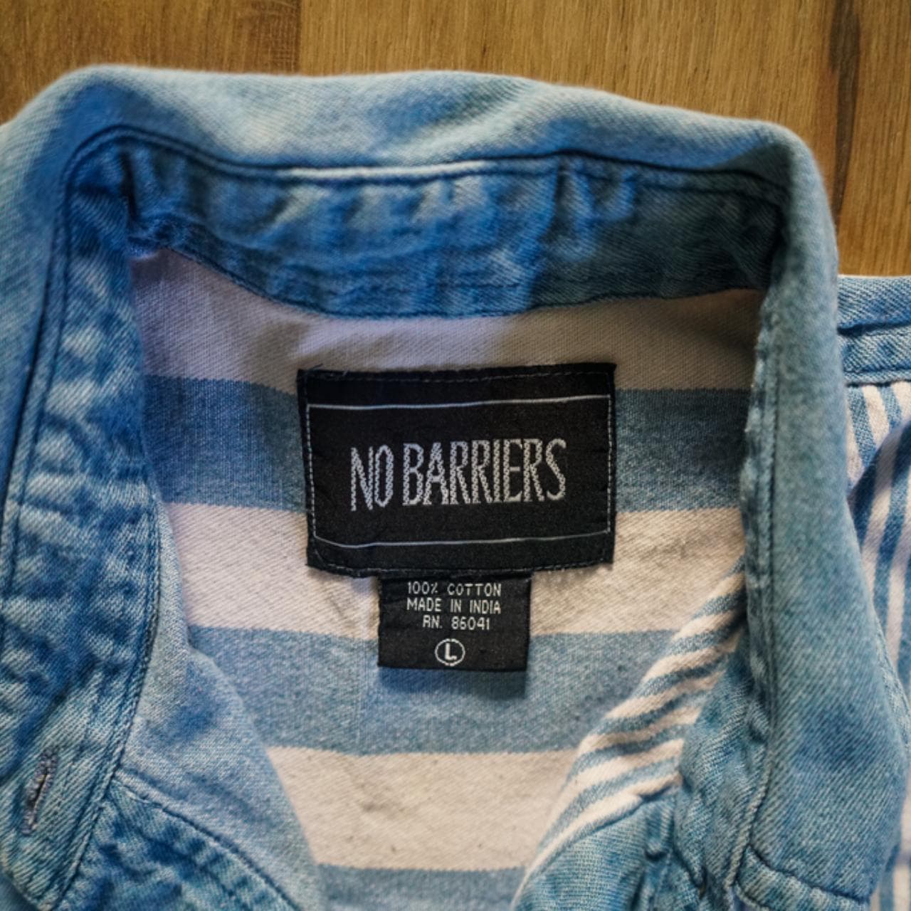 Sleeveless vintage #denim shirt by No Barriers. Women's size large, vintage oversized fit. - Thumbnail 2