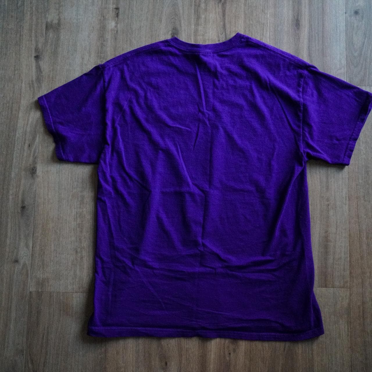 Ray Lewis #Baltimore Ravens #NFL tee in purple and gold 🏈 Features full-color graphic on front. Size adult Large. - Thumbnail 4