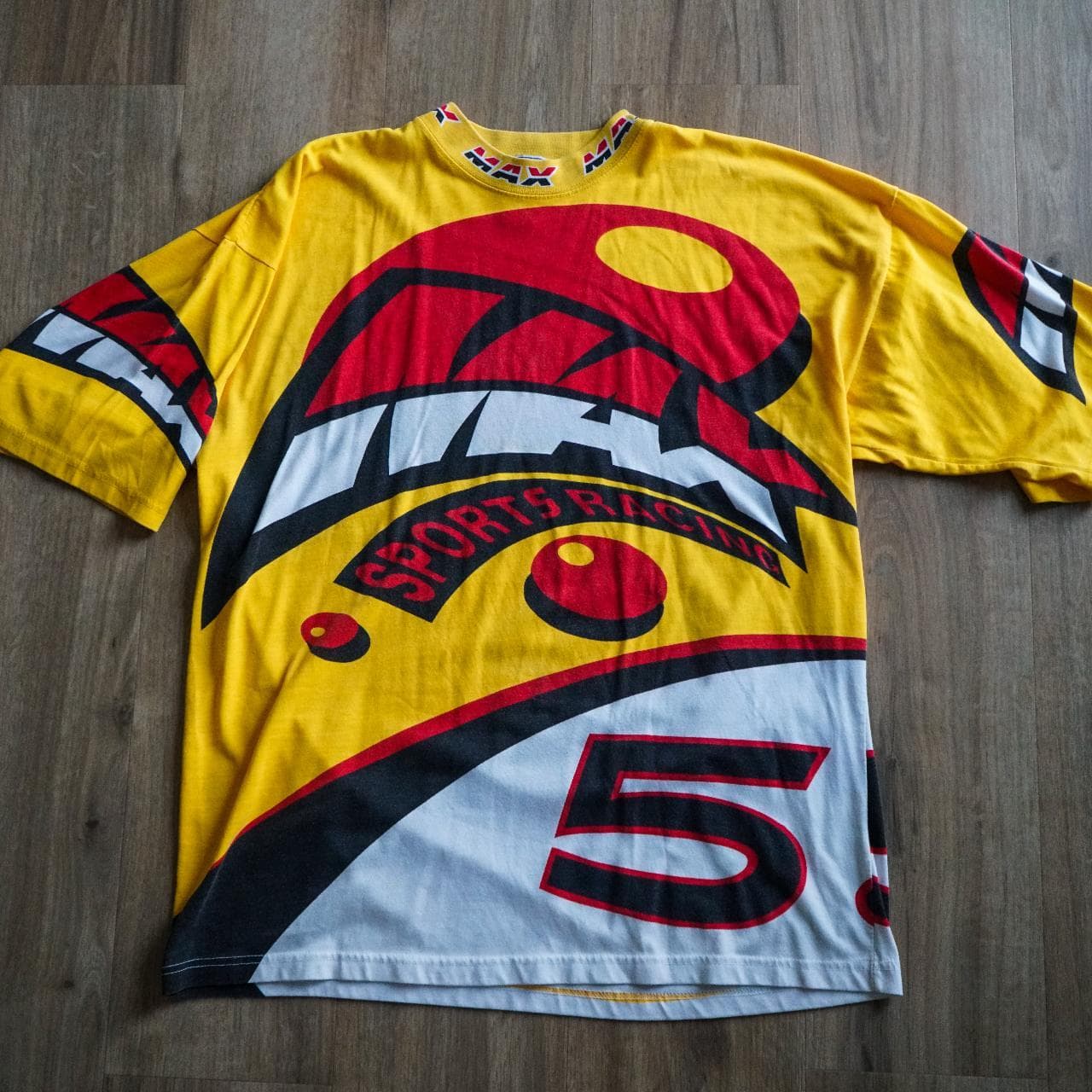 Vintage Max Sportswear oversized tee with all-over graphics on front and back. Features text on collar and graphics on sleeves. Size XL 🏎