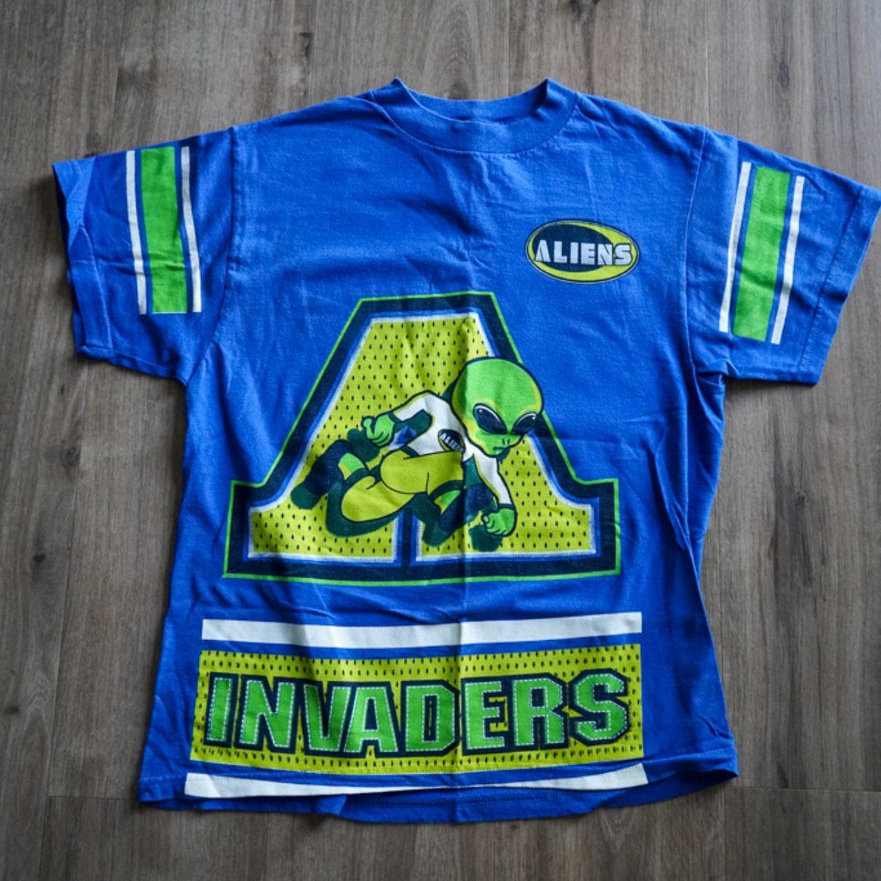 Space invaders #alien tee in blue and lime green. Full-color graphics throughout. Size adult Medium 👽