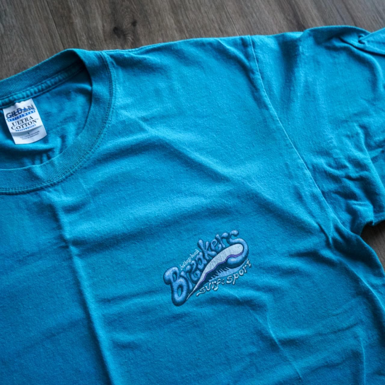 Vacation tee in turquoise. #BethanyBeach Breakers graphics on the front and back. Size adult large 🦋 - Thumbnail 3