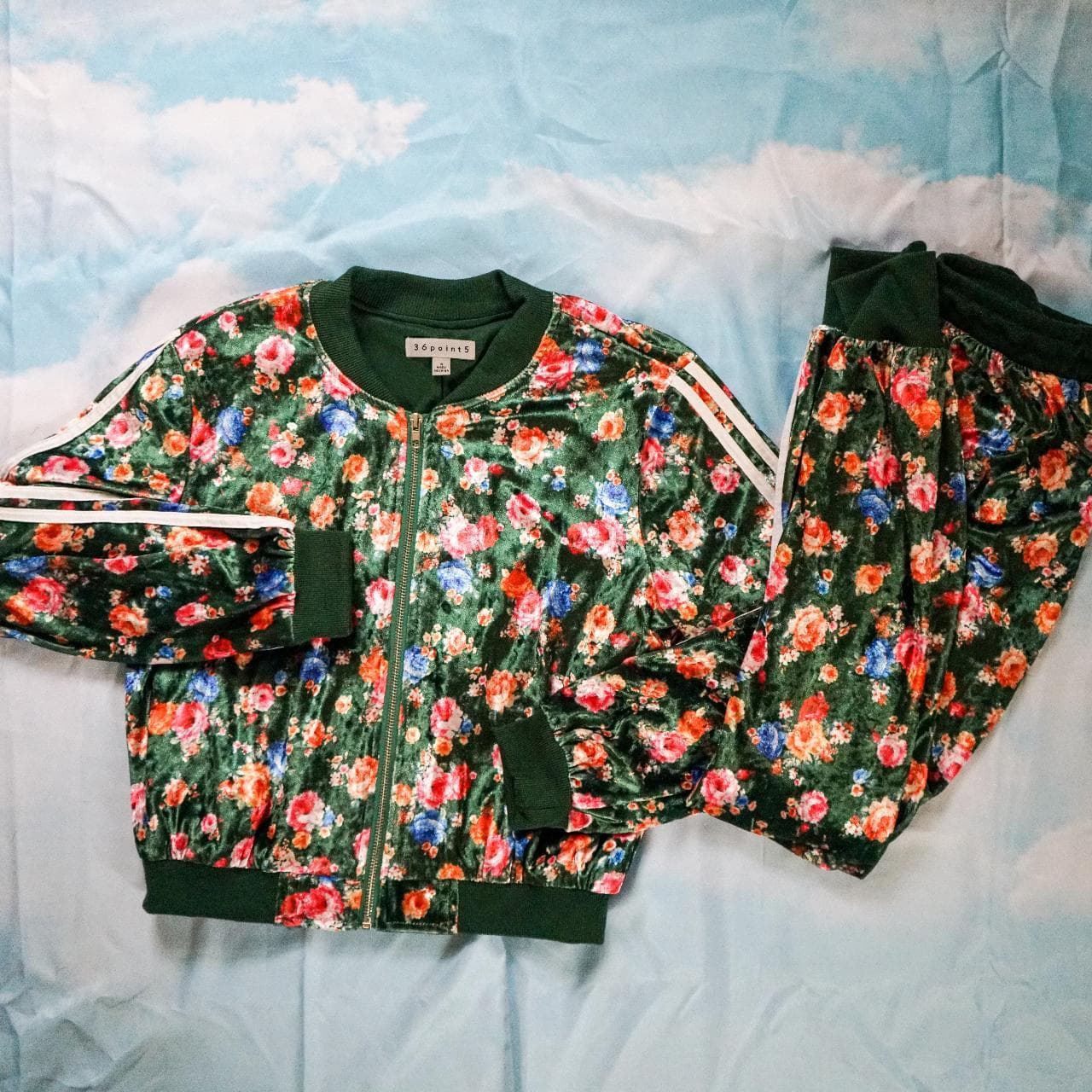 Floral crushed velvet tracksuit in forest green and multicolor. Size women's small. Flowers are pink, orange, and blue 💐 - Thumbnail 4