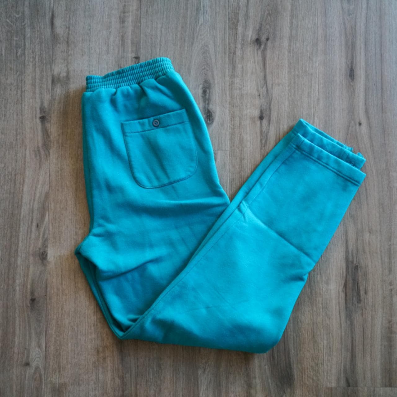 #Vintage 90s structured Claybrooke sweatpants in teal. The pants feature pockets throughout. Size adult large 🐬