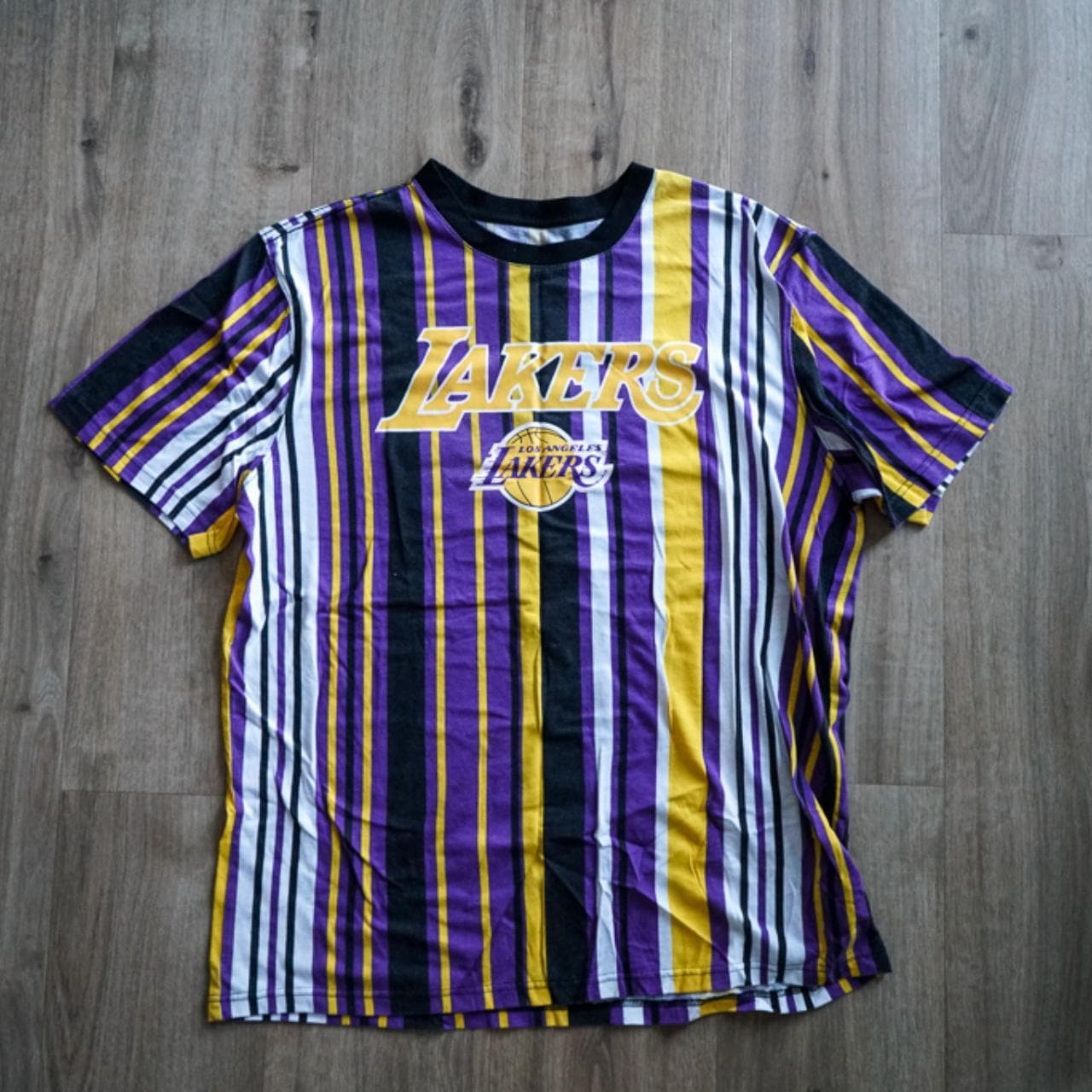 Lebron James #Lakers tee in multi-stripe. Size adult medium. #NBA 🏀 - Thumbnail 2