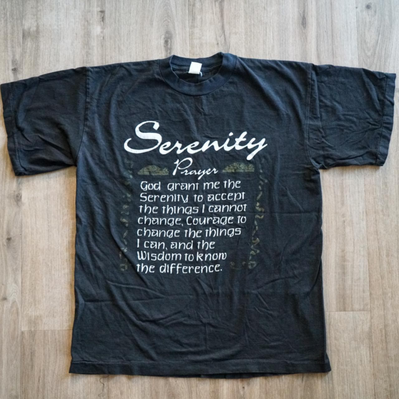 Religious "Serenity Prayer" tee in black. Features multicolor graphic on front. Size adult XL ✝️