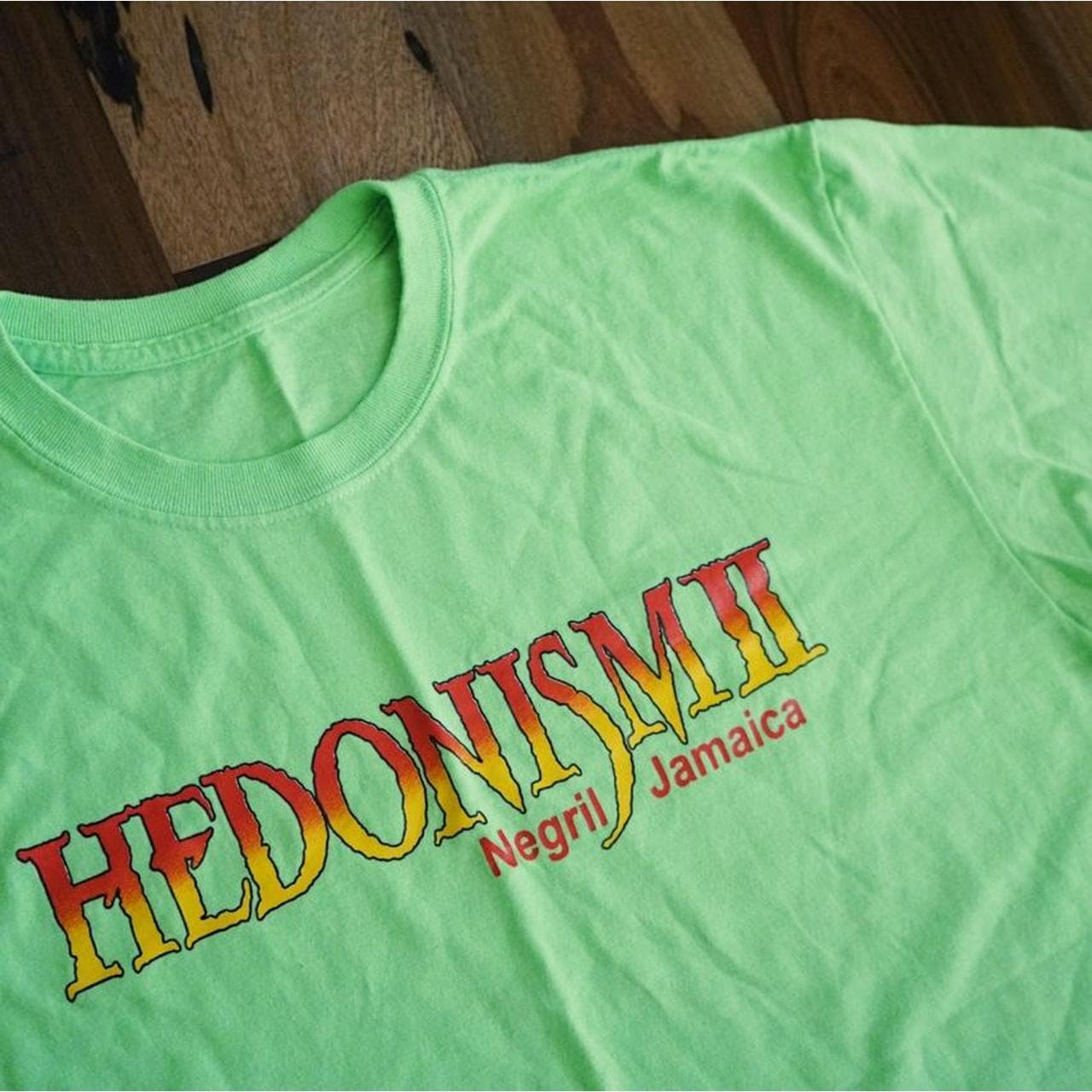 Hedonism II #resort tee in Lime green 🍋 Size Large. Screen print graphic on front. #poly - Thumbnail 2