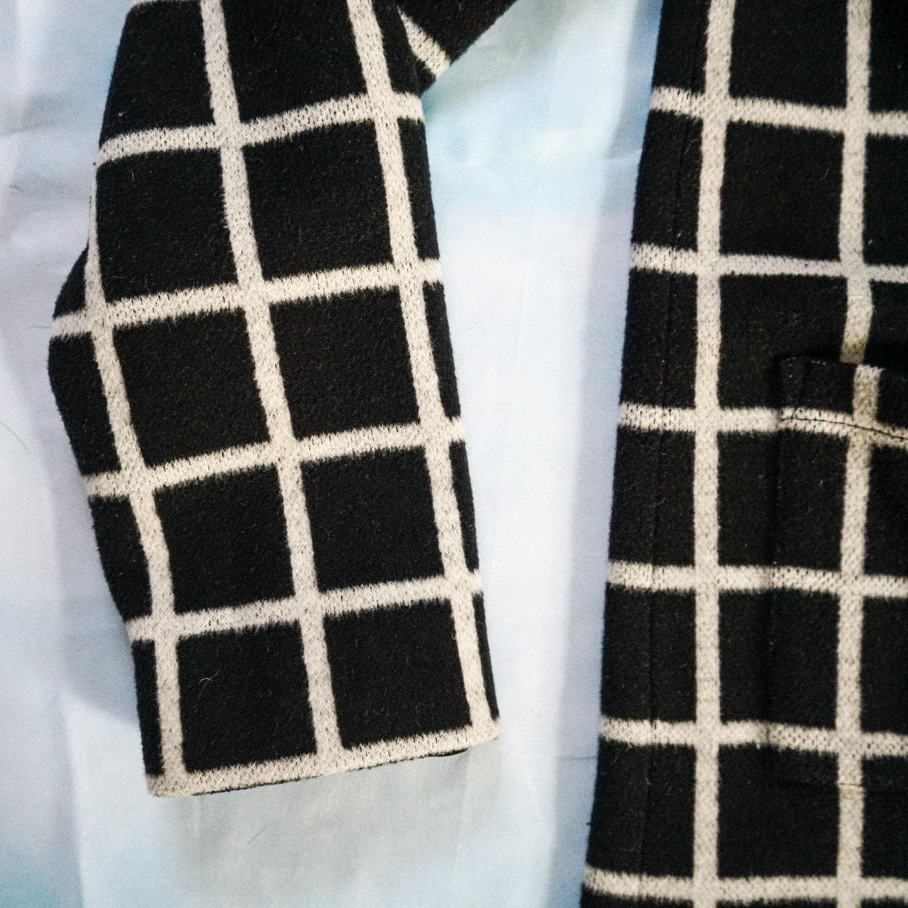 Windowpane plaid coat in black and white. Button closure with long-line cut that falls mid-thigh, size women's small 🧣 - Thumbnail 4