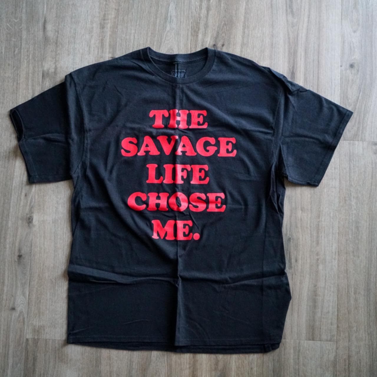 Meme tee in red and black. Graphic on front, "The savage life chose me." 😎 Size adult XL.