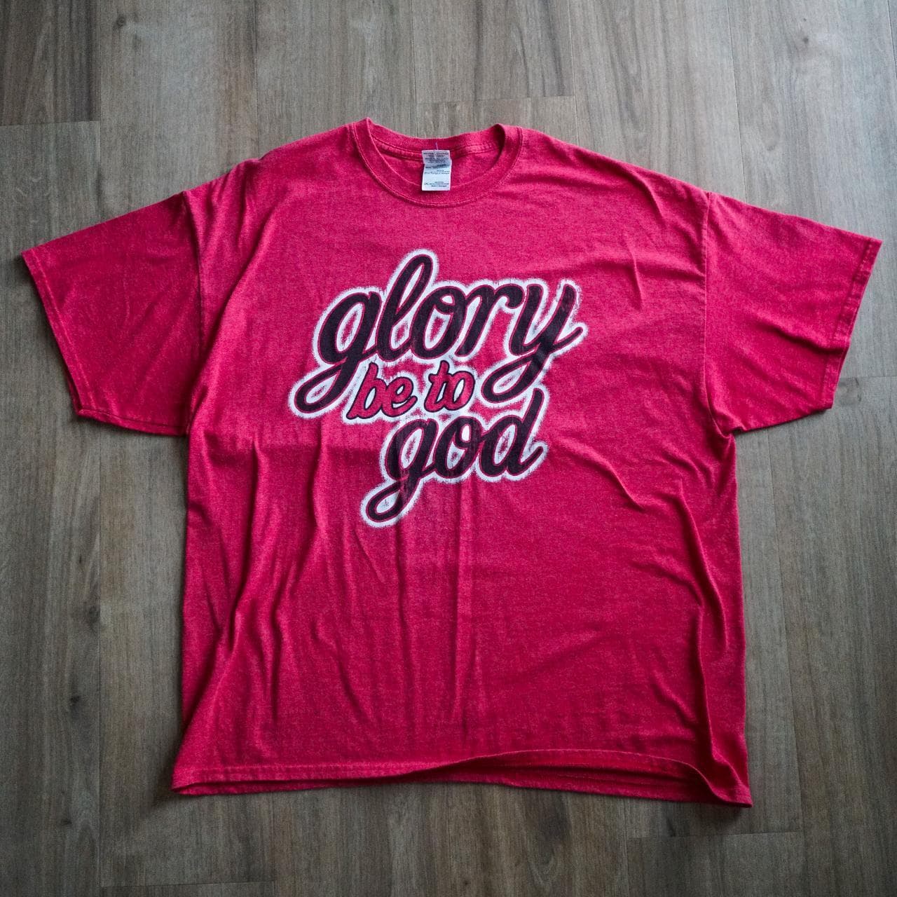 Religious "Glory Be To God" tee in heathered red 🙏 Size 2XL.