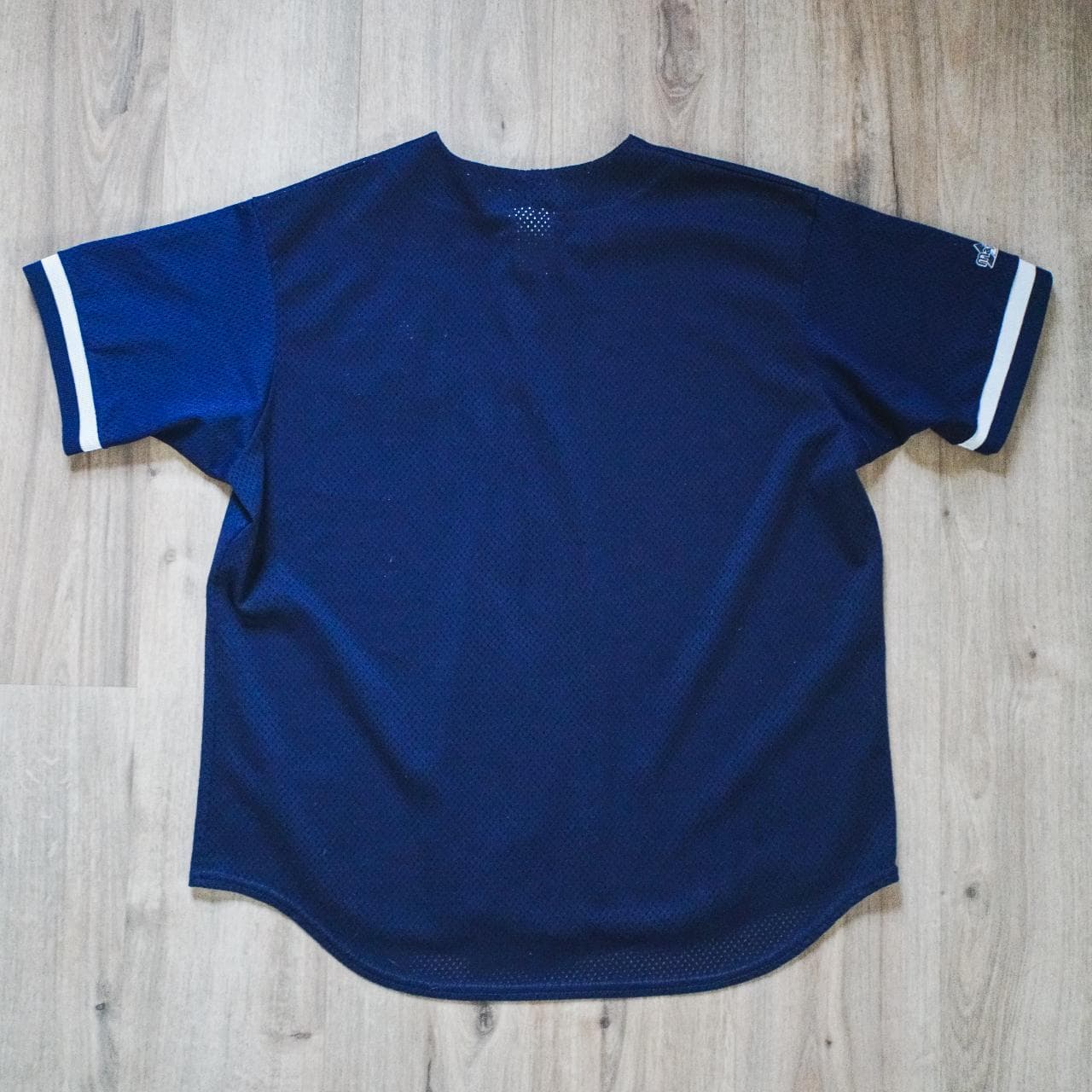 New York #Yankees 1990s #Majestic jersey in navy with sewn accents on front and logo on sleeve ⚾️ Size adult XL. - Thumbnail 4