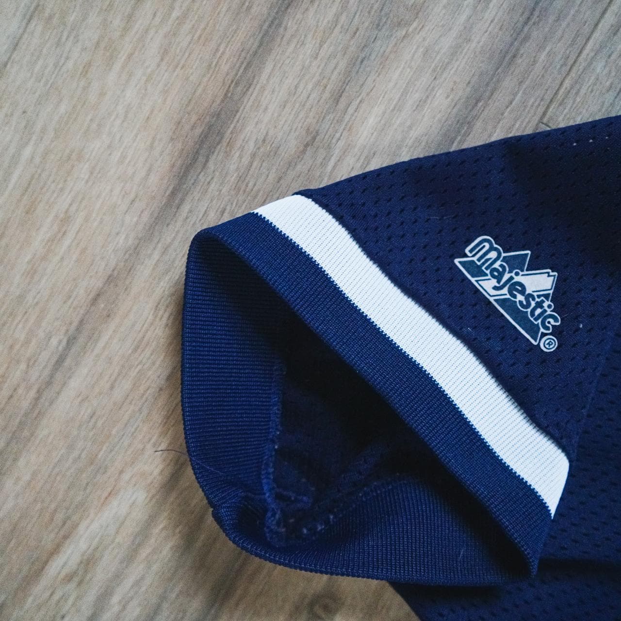 New York #Yankees 1990s #Majestic jersey in navy with sewn accents on front and logo on sleeve ⚾️ Size adult XL. - Thumbnail 3