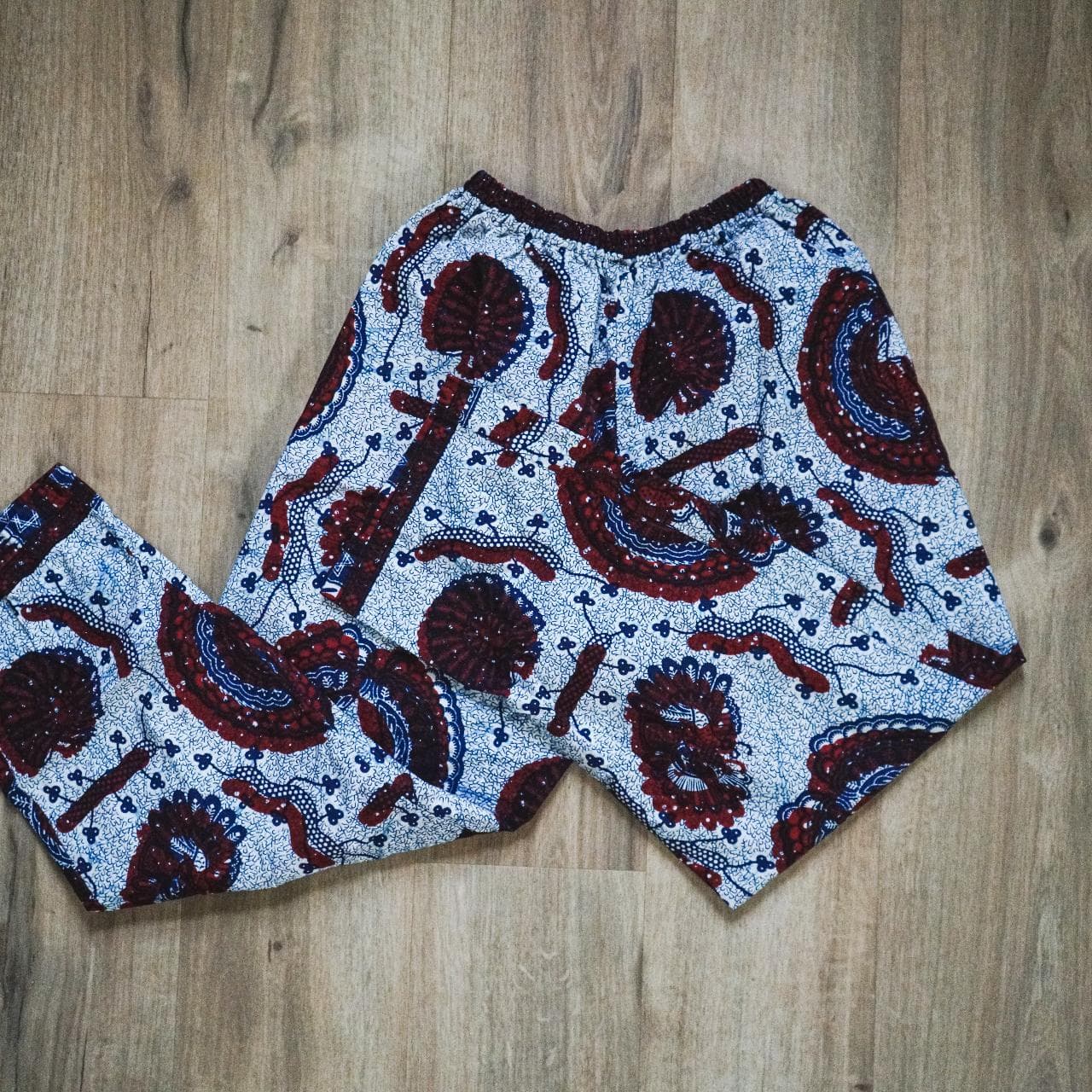 Authentic #kente cloth pants with elastic waist and pockets. Adult size medium in navy, white, and deep red 👖 - Thumbnail 3