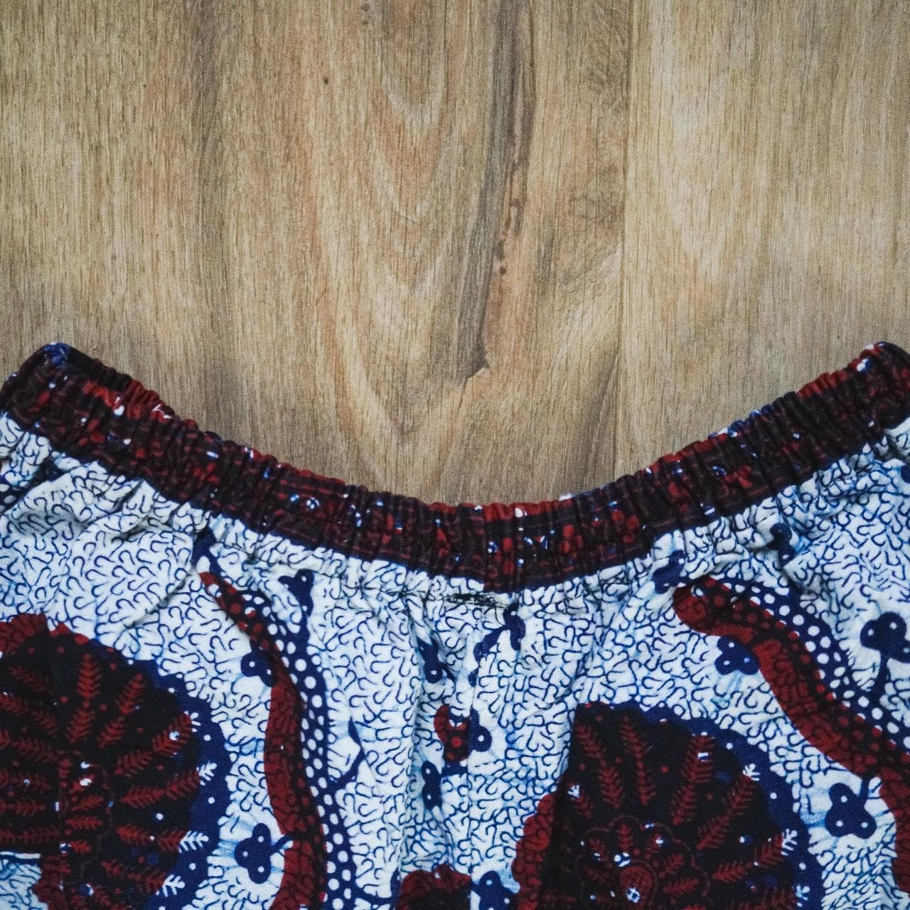 Authentic #kente cloth pants with elastic waist and pockets. Adult size medium in navy, white, and deep red 👖 - Thumbnail 2