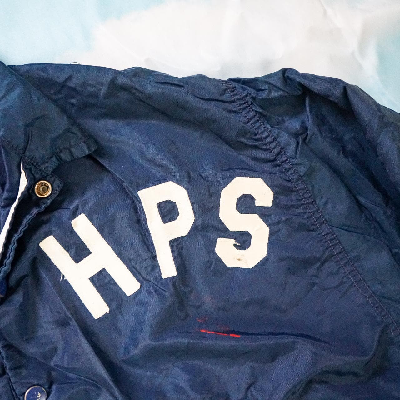 Temple Hills, #Maryland coaches jacket in Navy with HPS on front. Features vintage wear with snap closure and two front pockets. Size unknown, fits like a men's large ⚽️ - Thumbnail 4