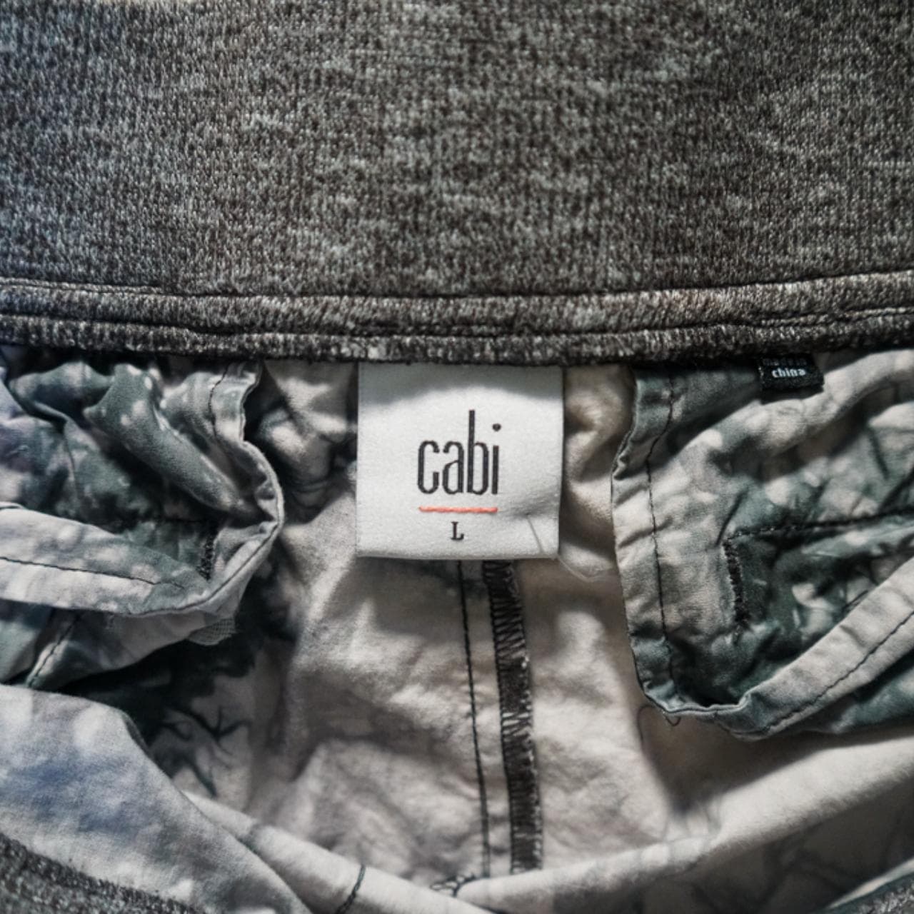 Gray and white #Cabi tie-dye pants with adjustable waist. Straight leg. Size large. - Thumbnail 3